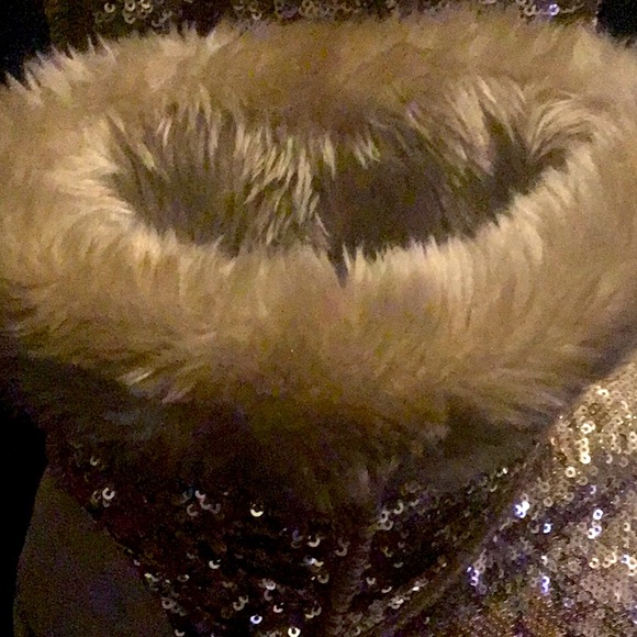 Gold sequin boots Faux suede heel trim faux fur trim  inside side lining . Sz 10 - Picture 6 of 6
